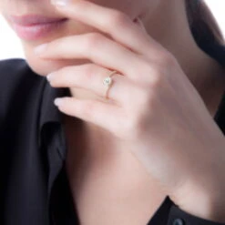 Bague Loriane Or Blanc Emeraude Et Diamant 5 Bague Loriane Or Blanc Emeraude Et Diamant -Histoire d'Or B3DFBEV325 model0