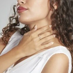 Bague Or Jaune Nahia Oxydes De Zirconium 10 Bague Or Jaune Nahia Oxydes De Zirconium -Histoire d'Or B3DFJZW0O0 model0