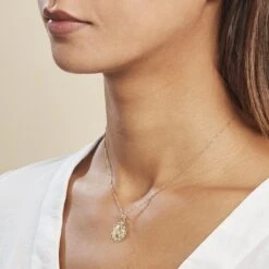 Pendentif Vierge Rond Dentelle Or Jaune -Histoire d'Or B3PMJW0212 model0