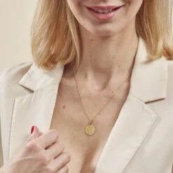 Pendentif Vierge Rond Strie Or Jaune -Histoire d'Or B3PMJW0946 model0