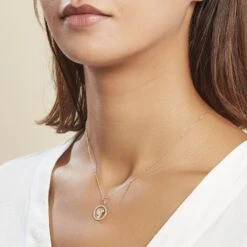 Pendentif Vierge Rond Diamante Or Jaune Oxyde De Zirconium -Histoire d'Or B3PMJZW139 model0