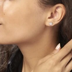 Boucles D'oreilles Puces Sarida Argent Blanc Oxyde De Zirconium 7 Boucles D'oreilles Puces Sarida Argent Blanc Oxyde De Zirconium -Histoire d'Or FAOFBZW1BB model0