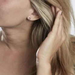 Boucles D'oreilles Puces Dorthea Argent Blanc Oxyde De Zirconium -Histoire d'Or FAOFBZW1M6 model0